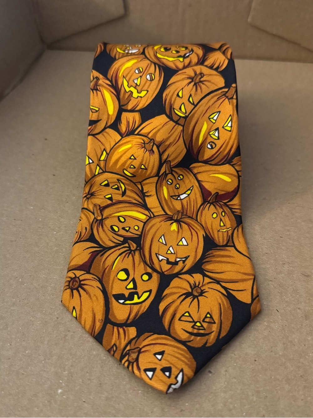 Museum Artifacts 100% Silk Tie Halloween Pumpkin Vintage Jack-o’-lantern Rare